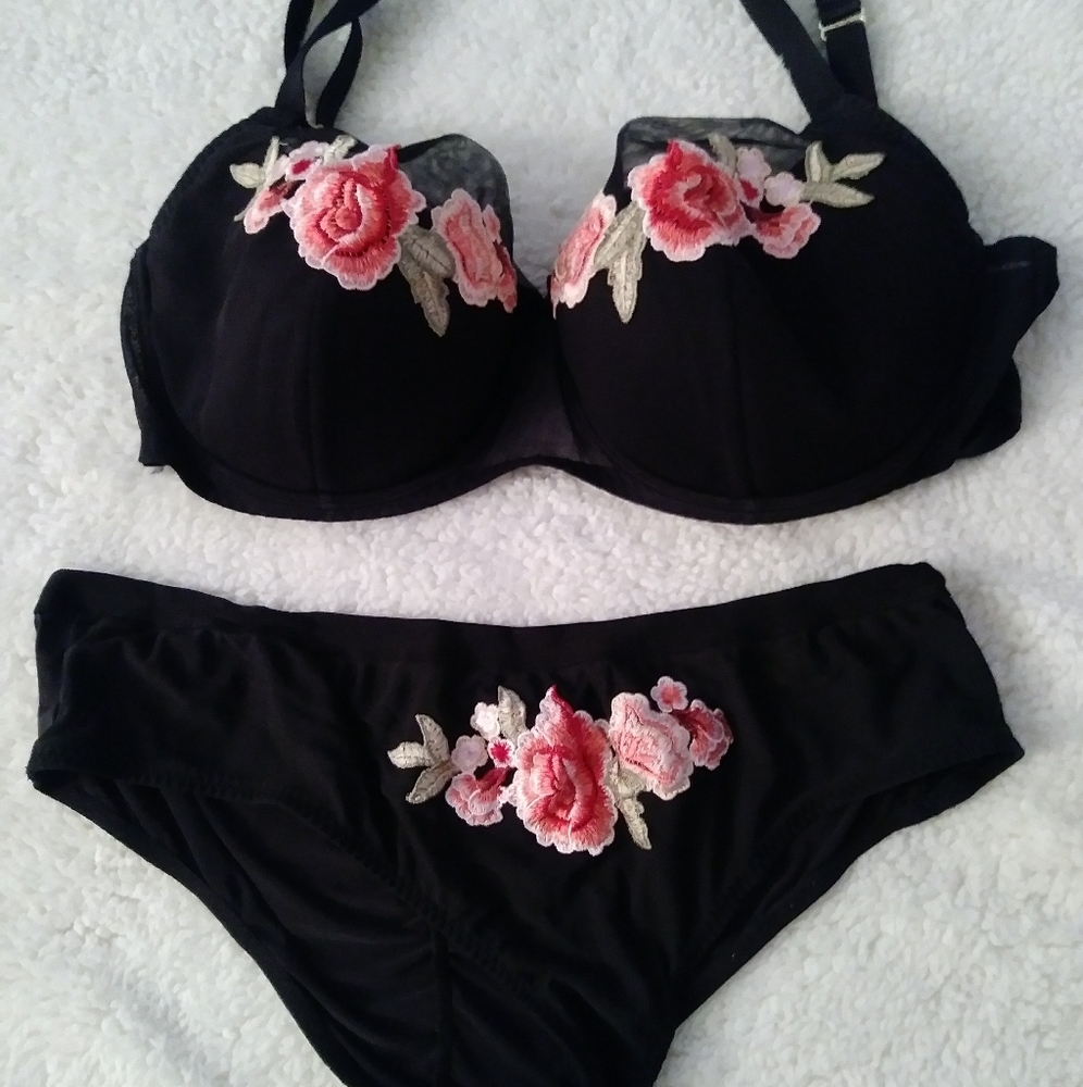 40DDD Cacique Bra with matching 18/20 panties